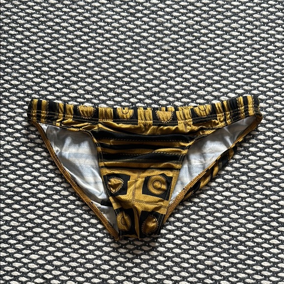 Luxurious Gold and Black High-Cut Swim Briefs - Picture 1 of 3